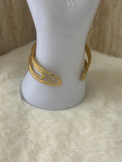AURA